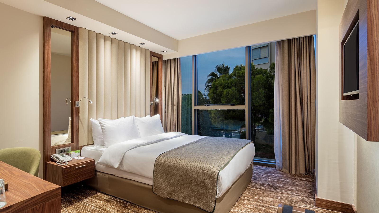 rooms-standard-land-view-room