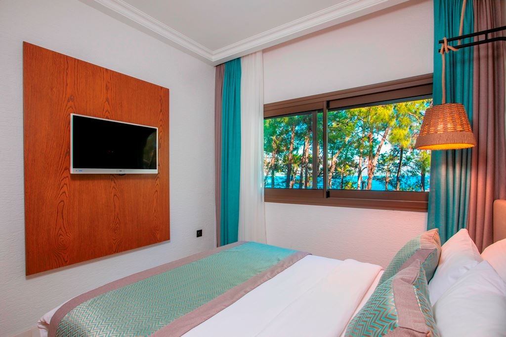 rooms-family-2-bedrooms-bungalow-garden-view