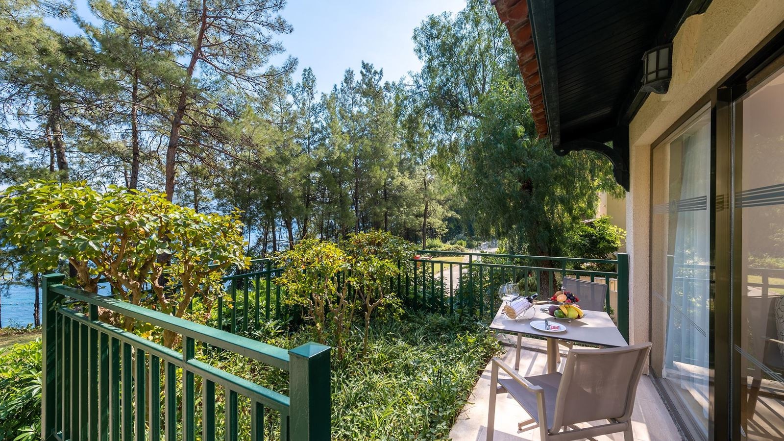 rooms-family-2-bedrooms-bungalow-garden-view