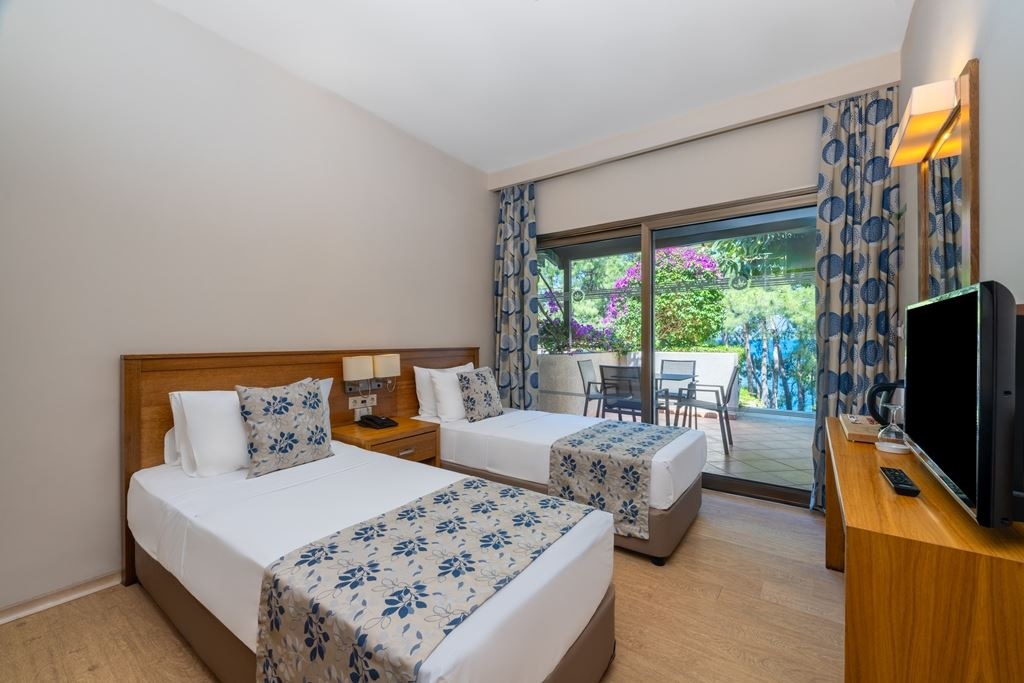 rooms-family-2-bedrooms-bungalow-garden-view