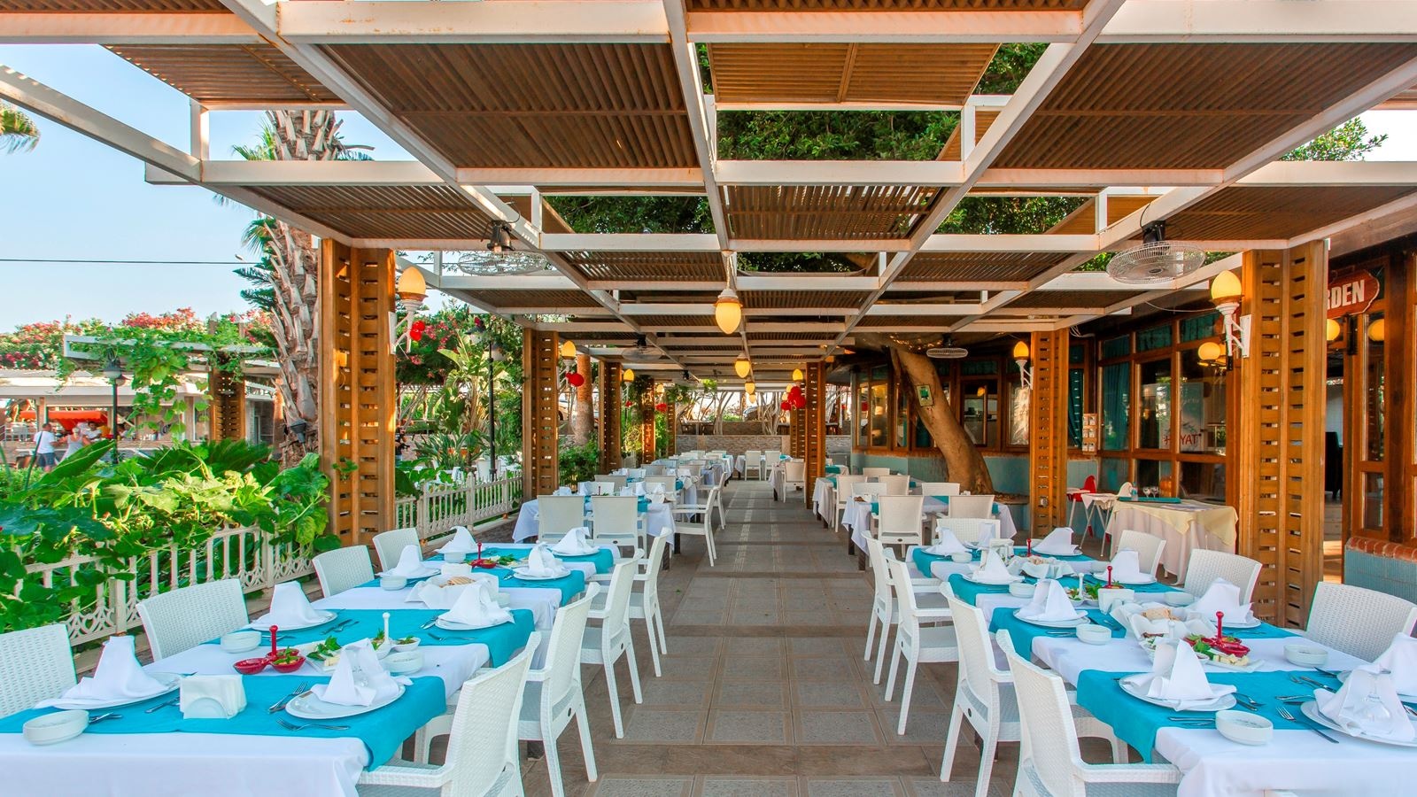 restaurants-nostalgia-ala-carte-restaurant