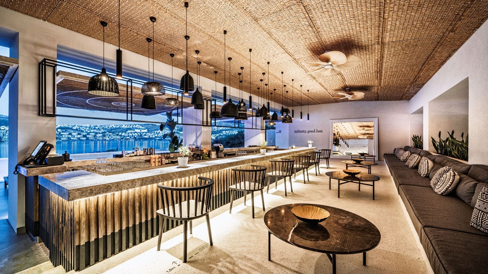 bars-infinity-pool-bar