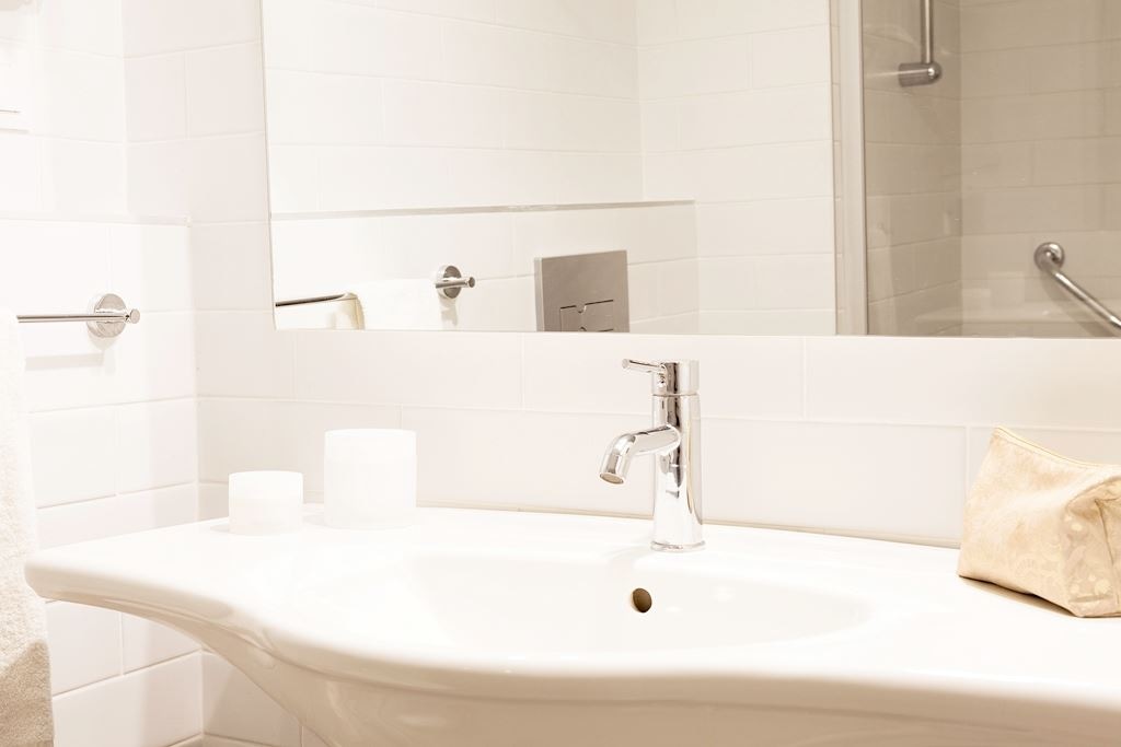 rooms-standard-room-side-sea-view