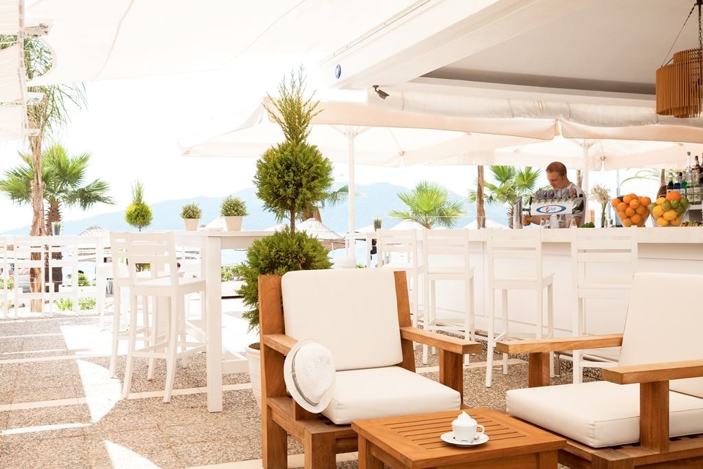 bars-the-beach-front-bar