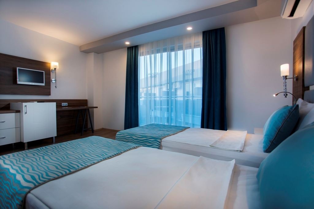 rooms-swim-up-3-rooms