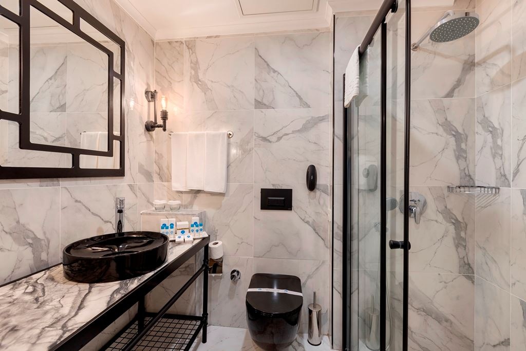 rooms-swim-up-room--main-building