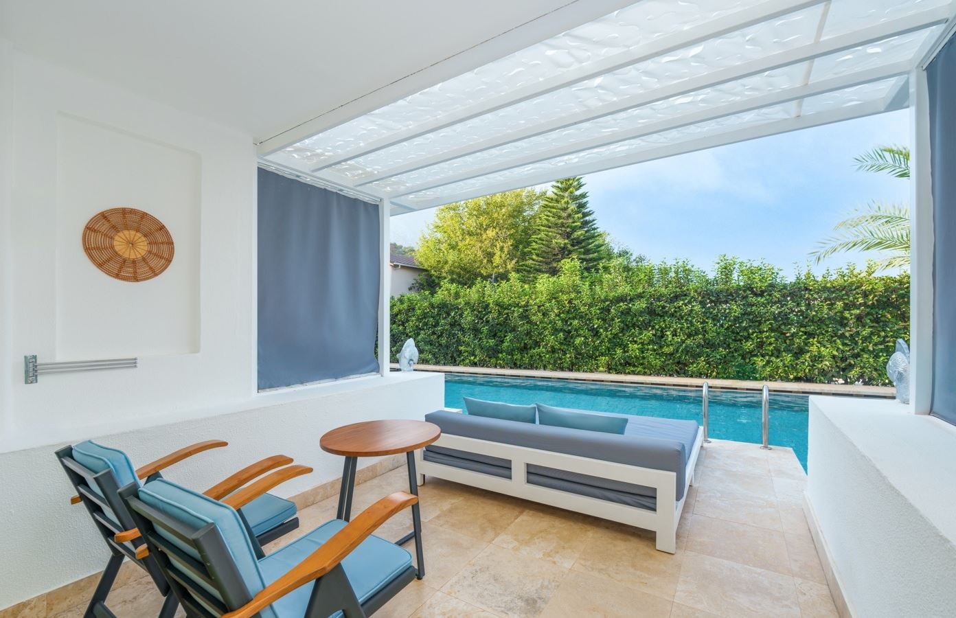 rooms-swim-up-room--main-building