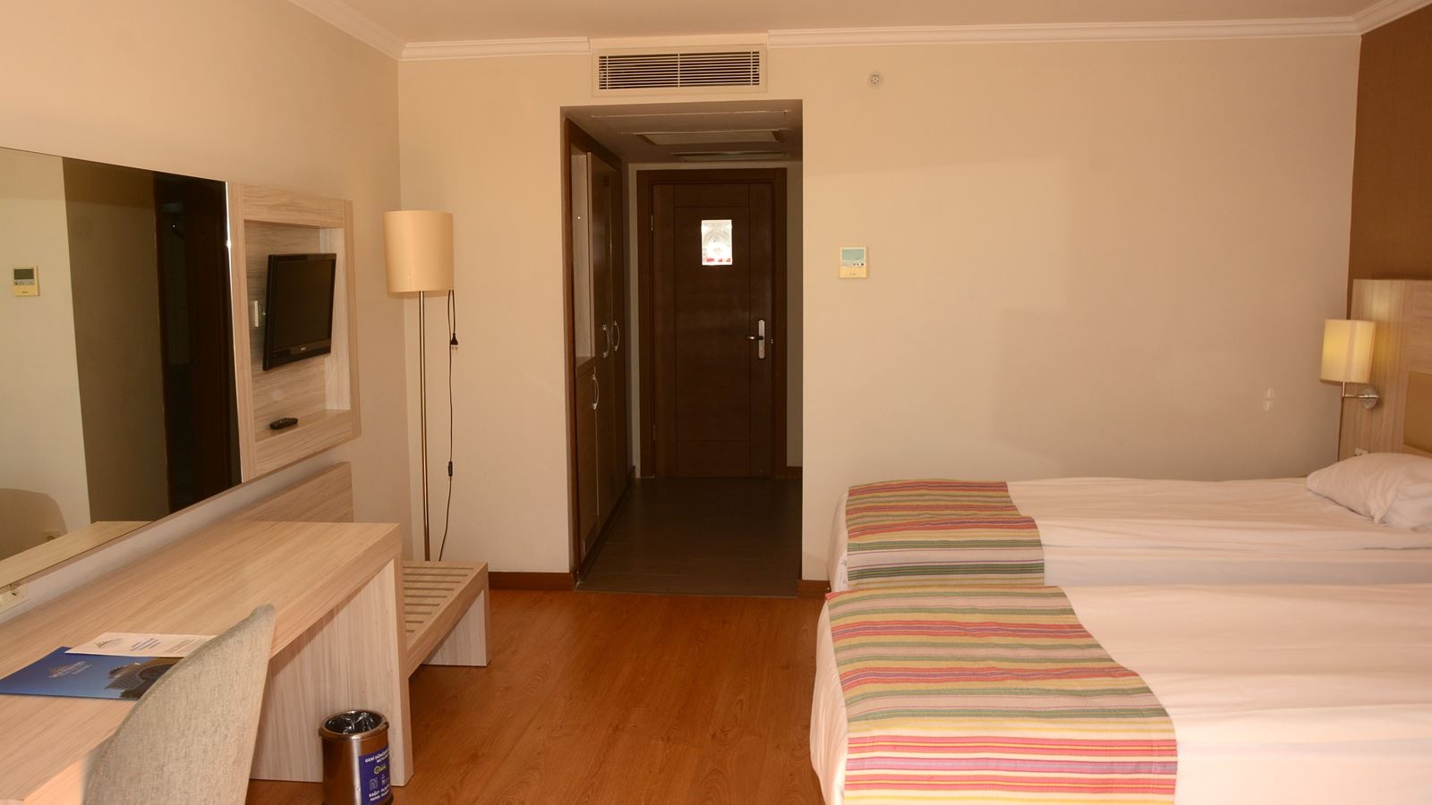 rooms-standard-land-view