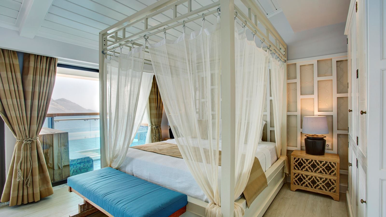 rooms-deluxe-room-sea-view