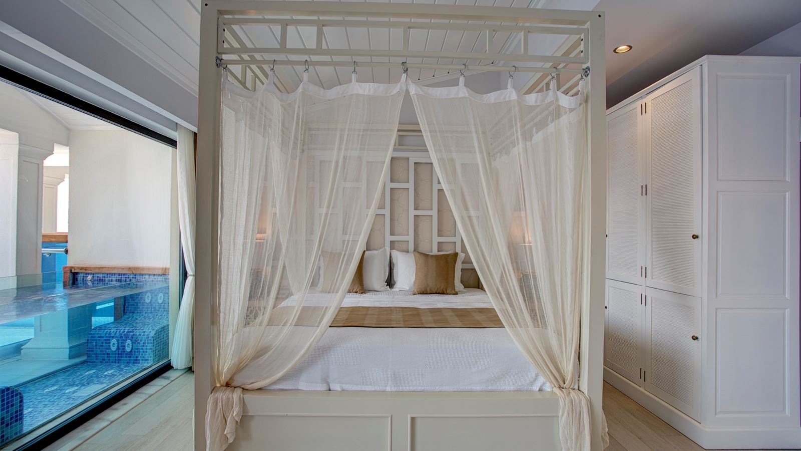 rooms-deluxe-room-sea-view