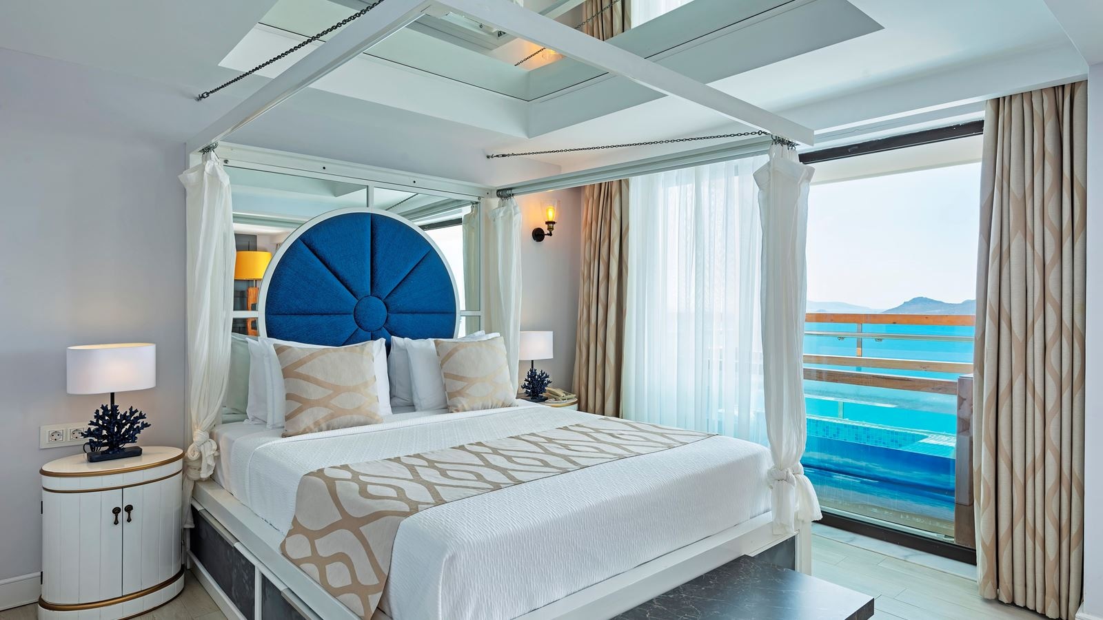 rooms-deluxe-room-sea-view