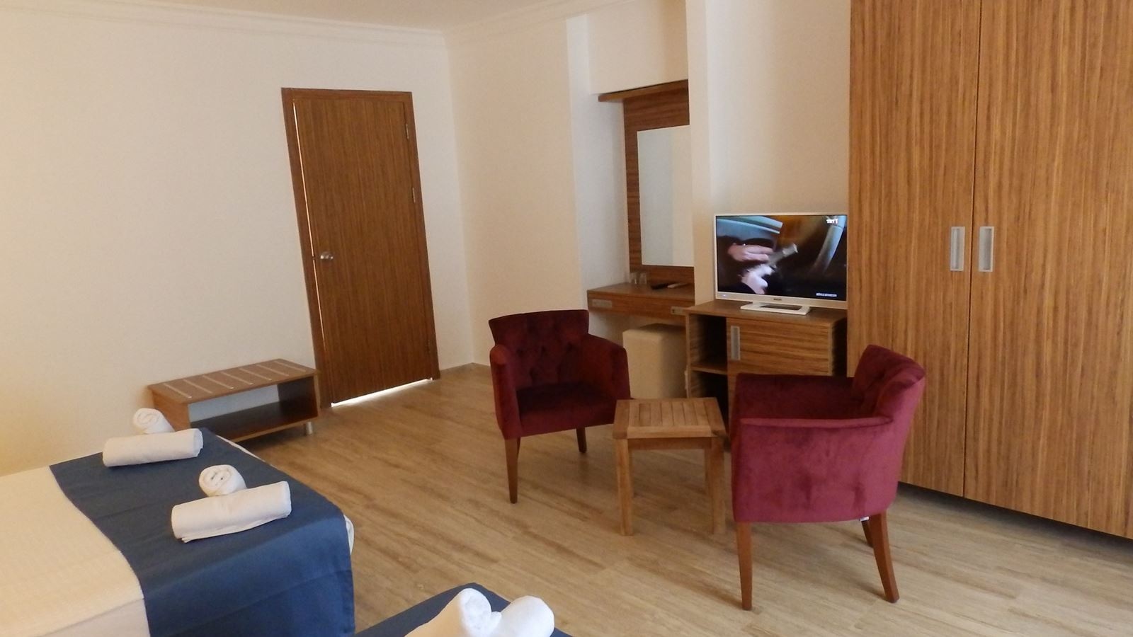 rooms-standard-room-landview-balcony-or-terrace