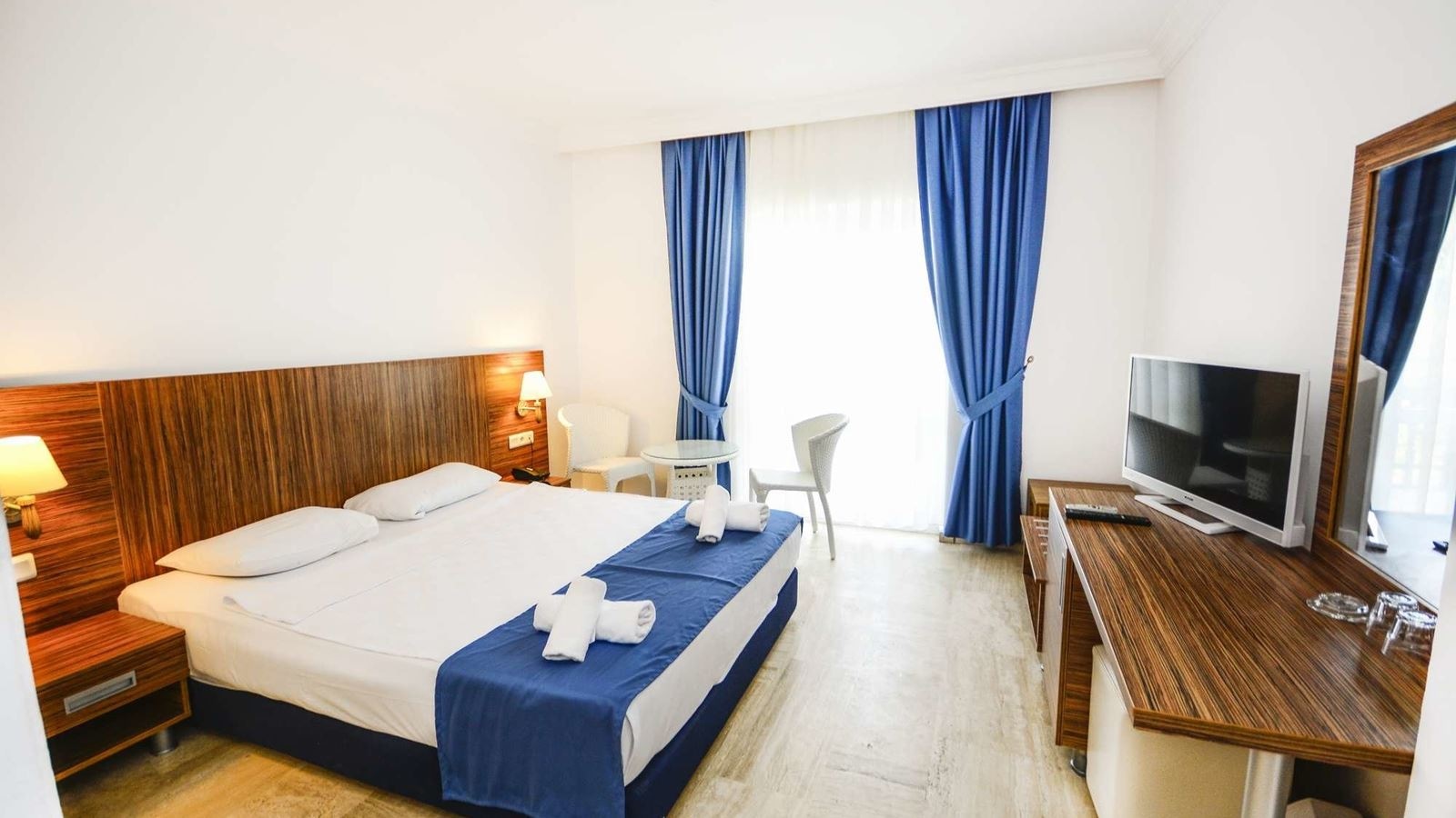 rooms-standard-room-seaview-balcony-or-terrace