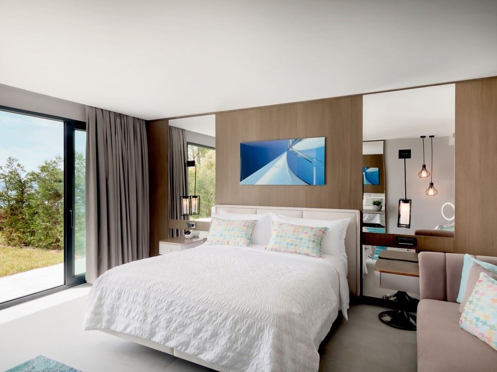 rooms-deluxe-room-sea-view-with-sofa