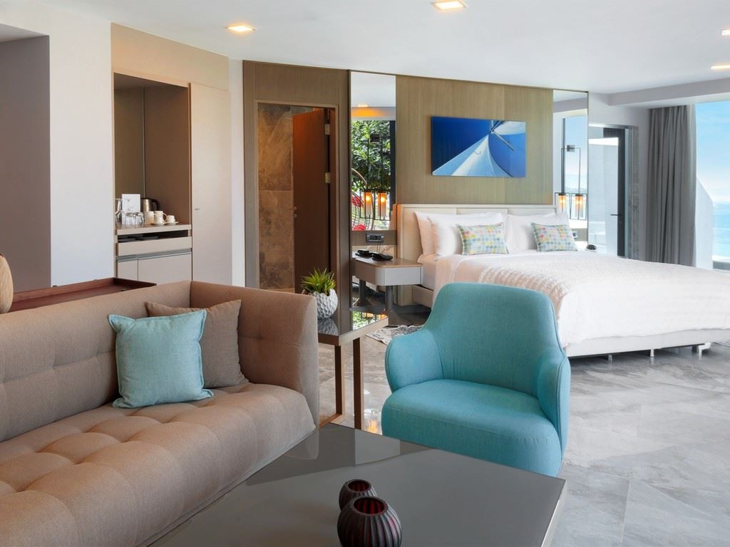 rooms-indoor-grand-pool-suite