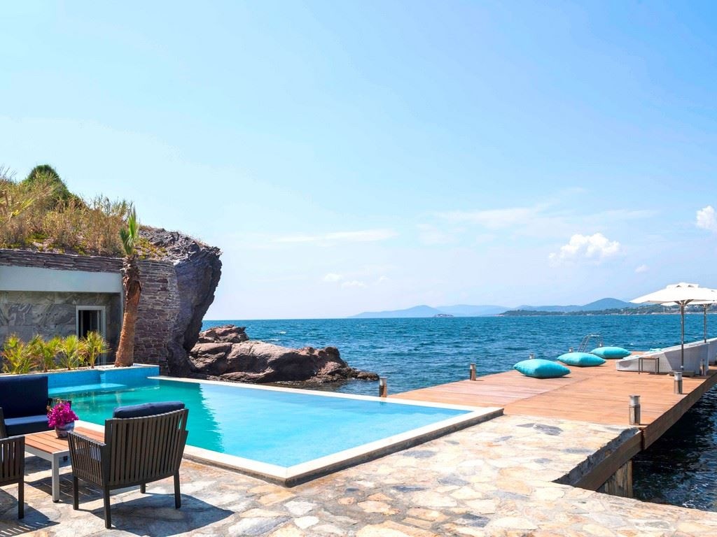 rooms-family-villa-with-garden-jacuzzi