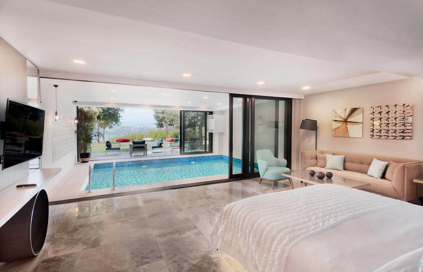 rooms-indoor-grand-pool-suite