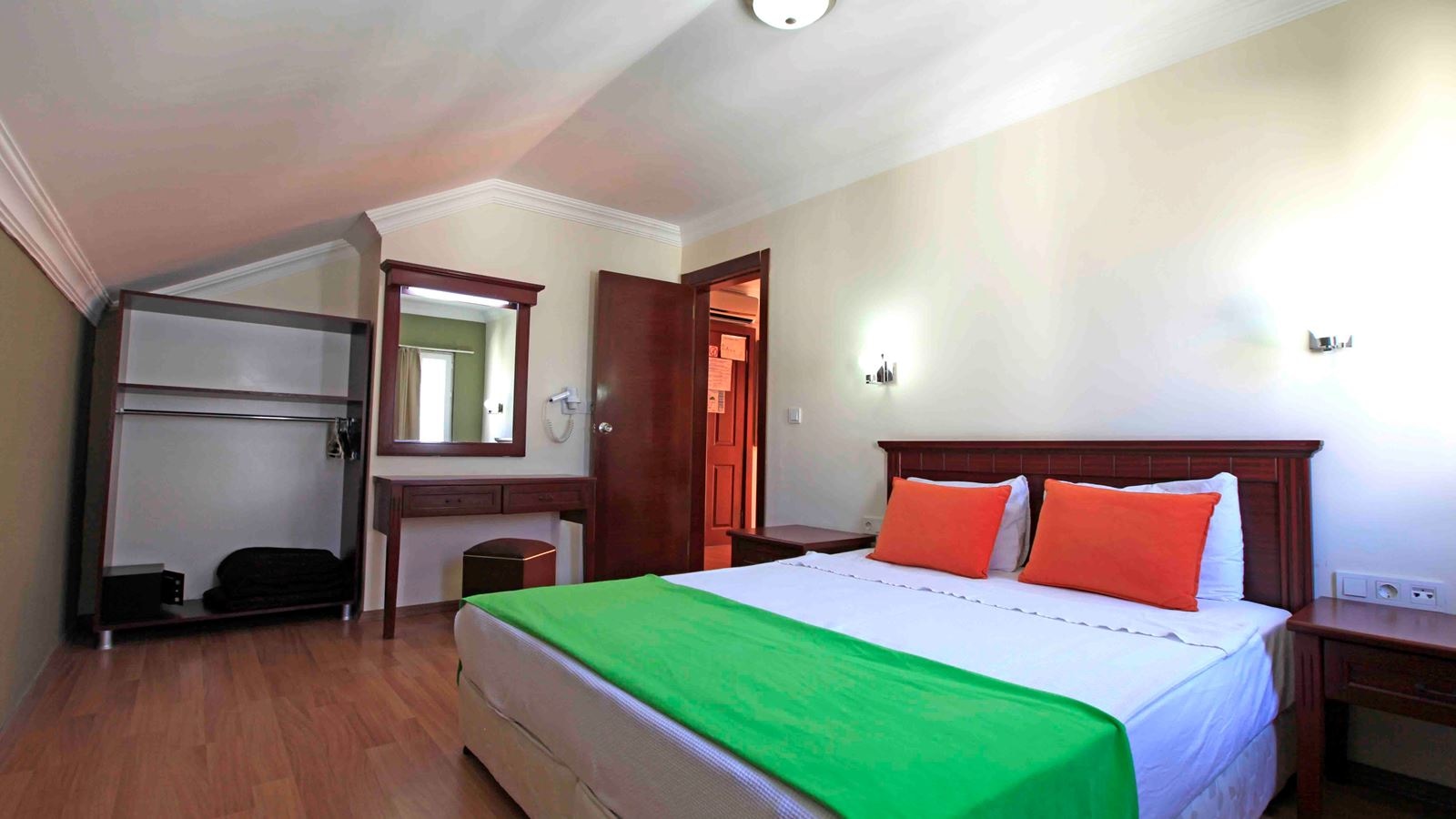 rooms-family-room-1
