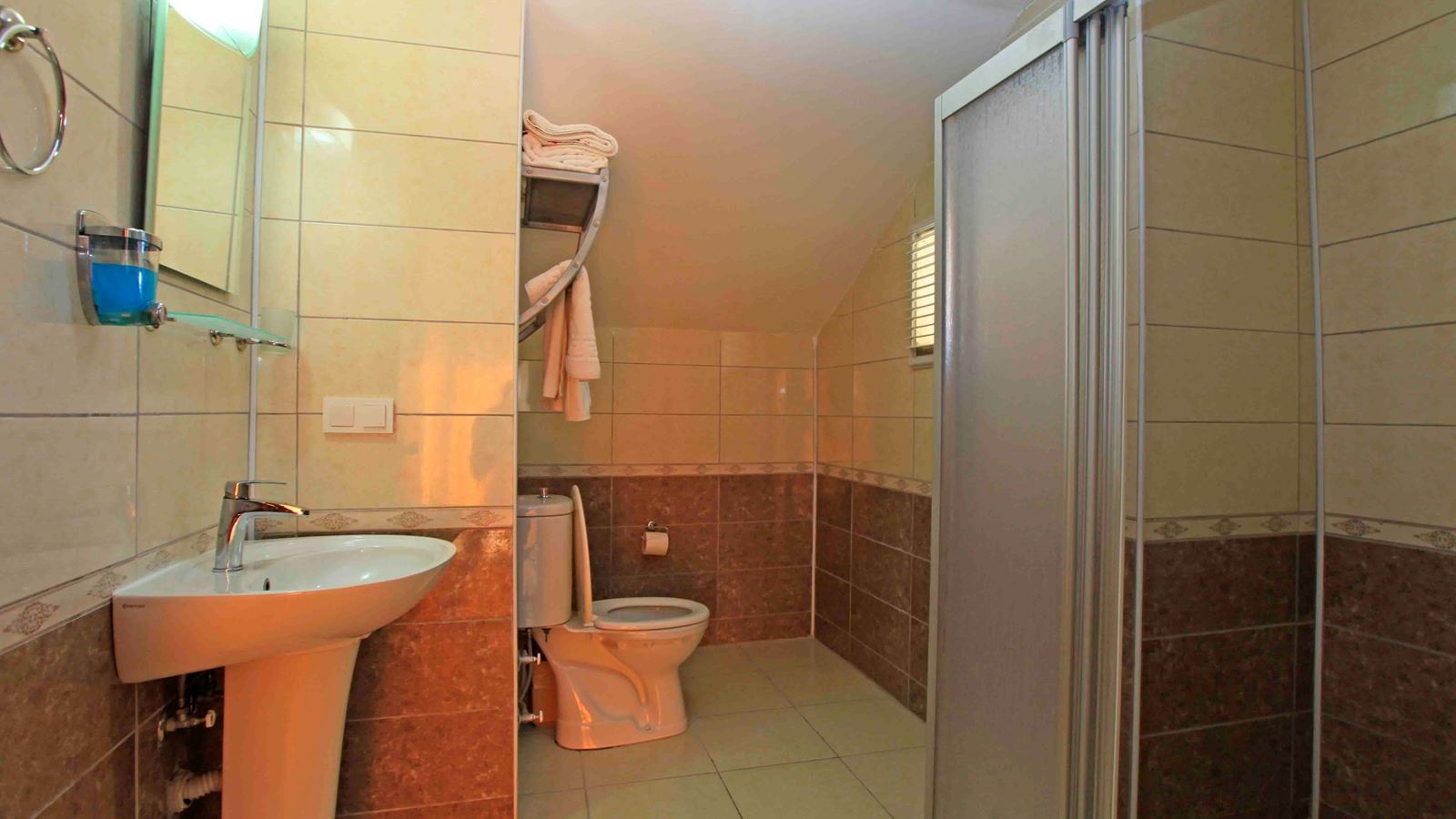 rooms-family-room-1