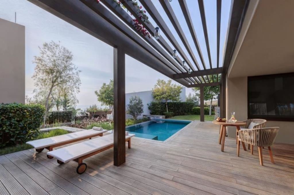 rooms-ridge-terrace-with-pool-garden-view