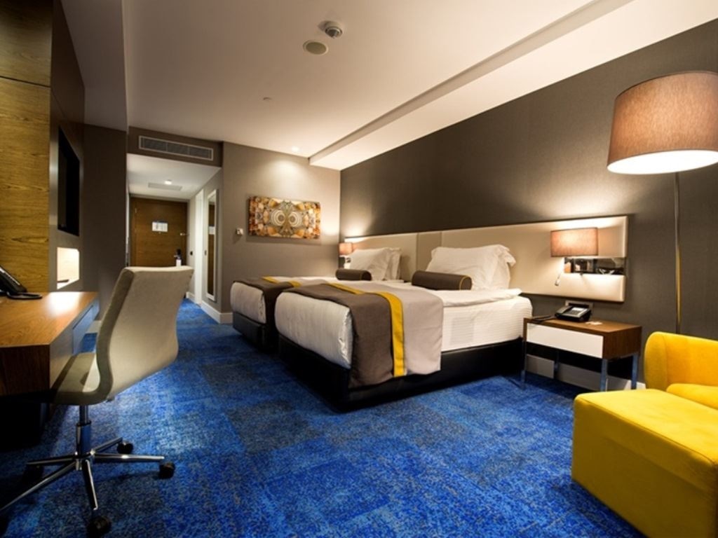 rooms-standard-room-city-view