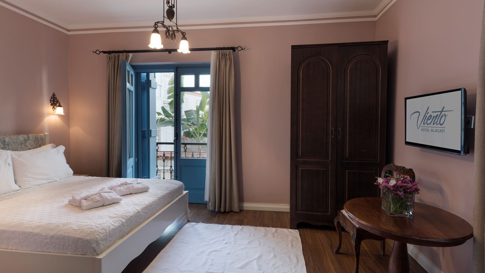 rooms-deluxe-room-gardenview