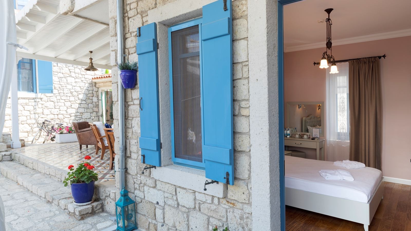 rooms-deluxe-room-gardenview