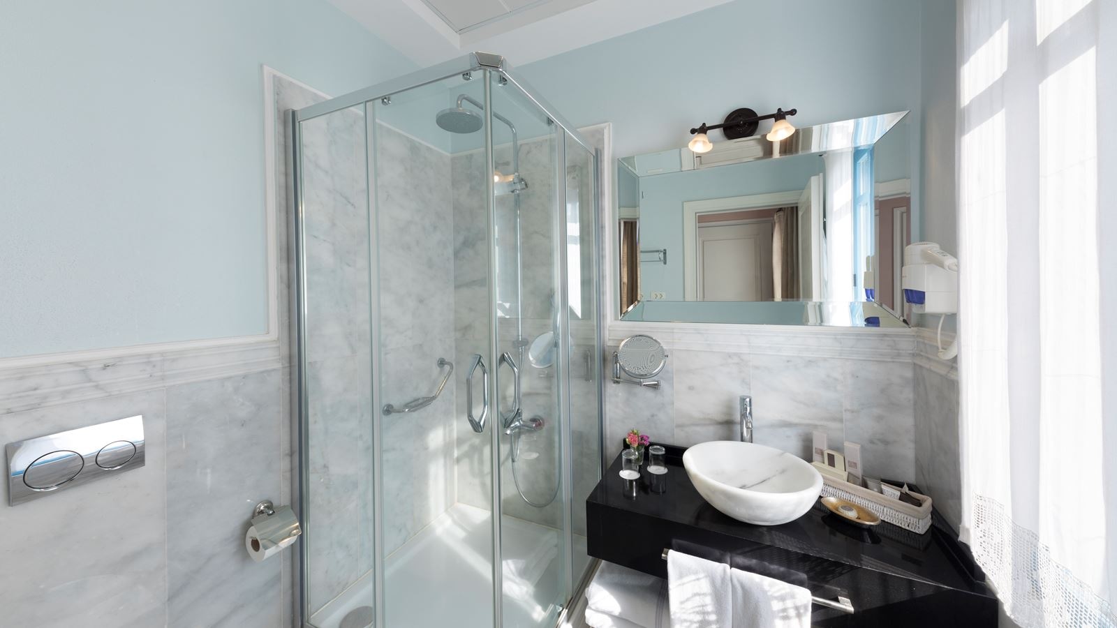 rooms-deluxe-room-gardenview