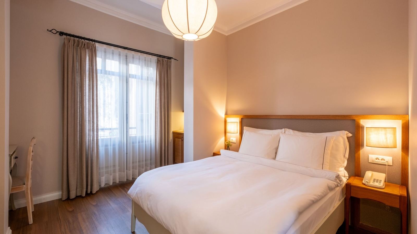 rooms-deluxe-room-gardenview