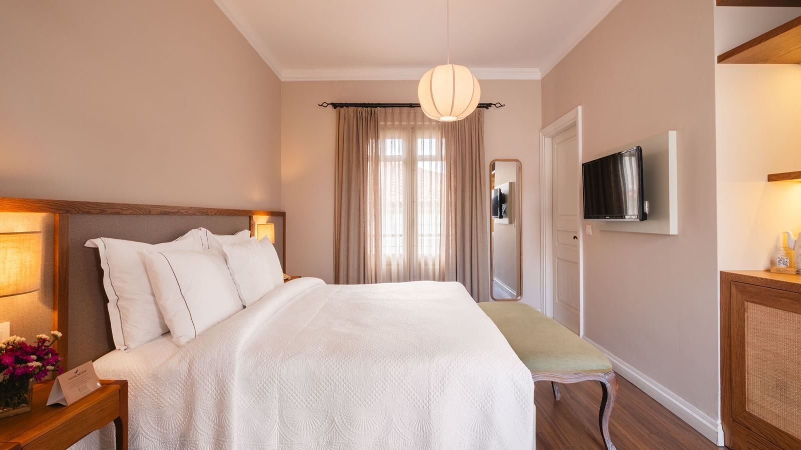 rooms-deluxe-room