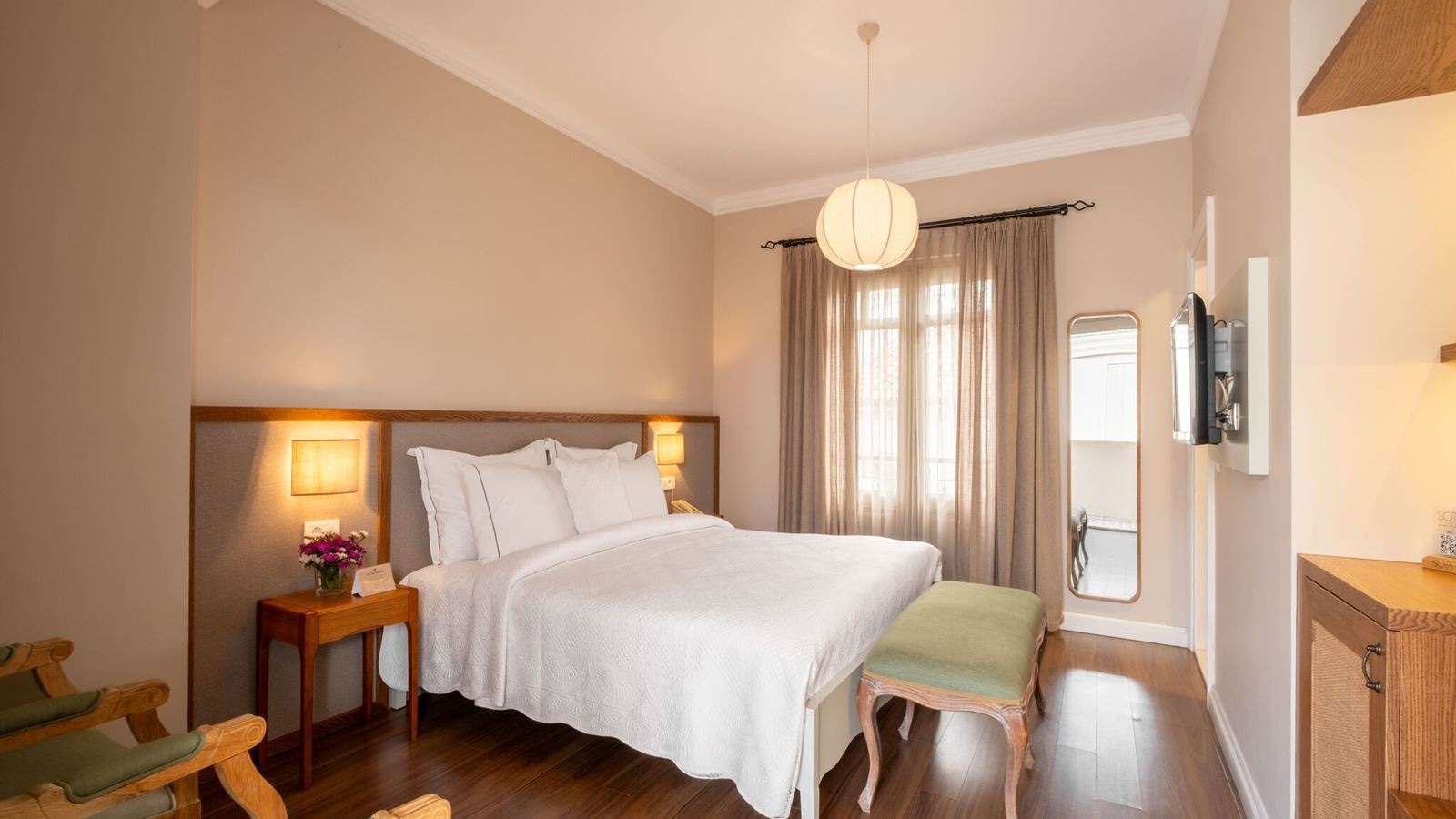 rooms-deluxe-room