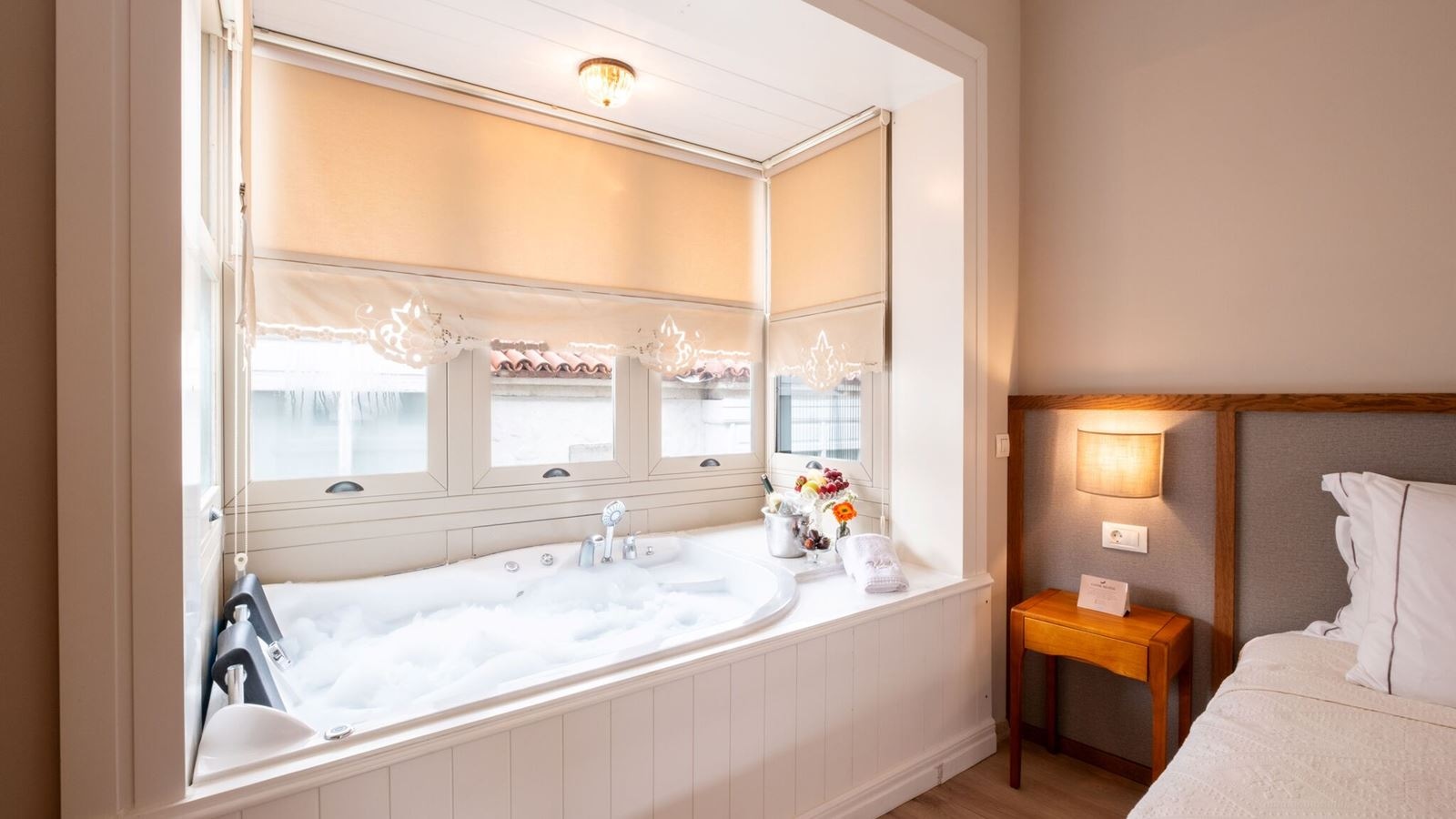 rooms-jakuzili-deluxe-oda