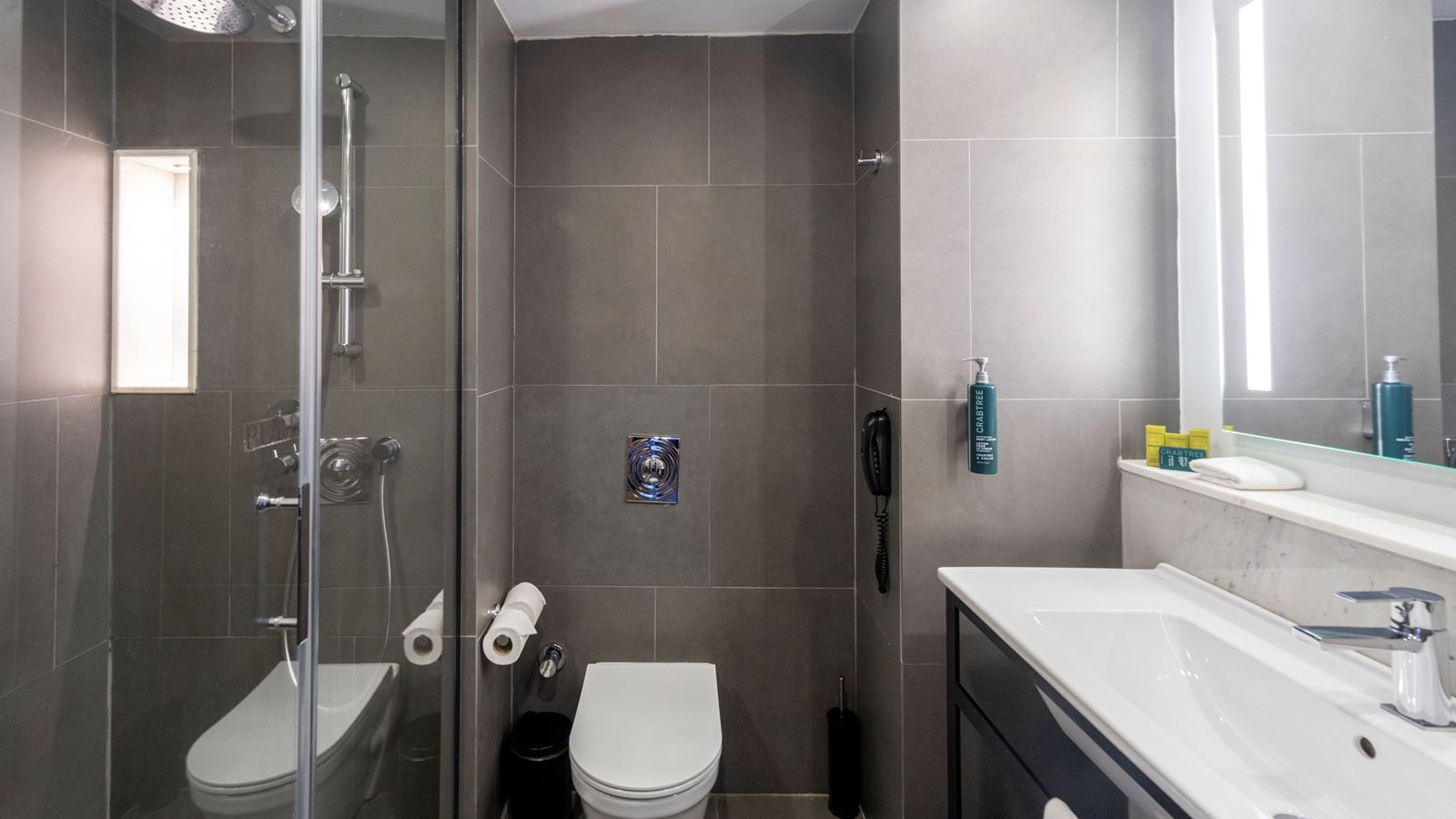 rooms-guest-room-land-view