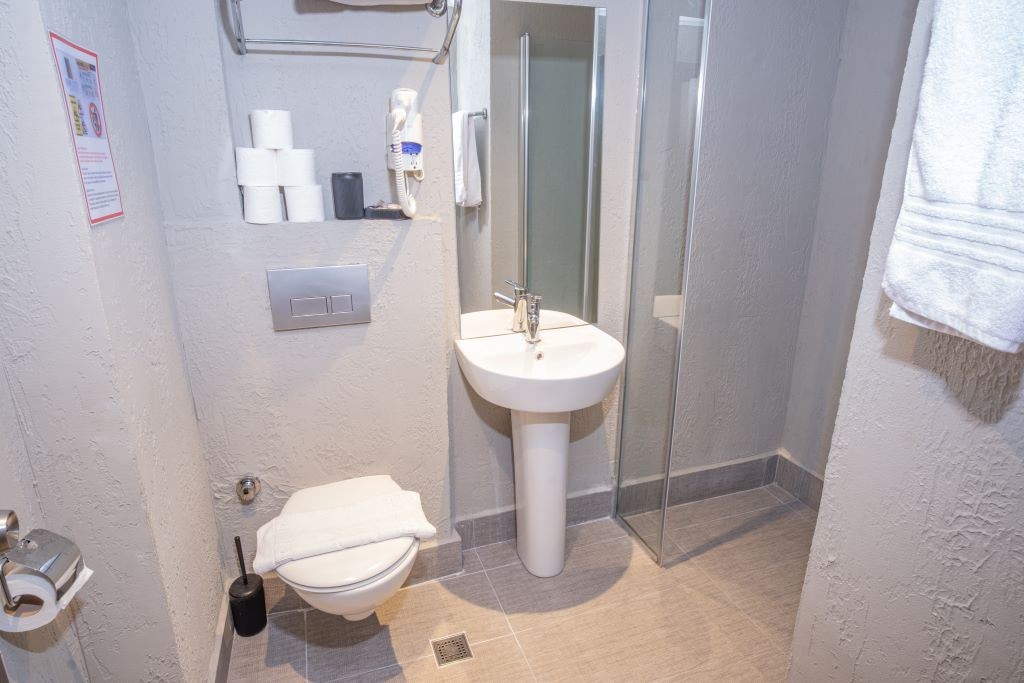 rooms-family-room-1-bedroom