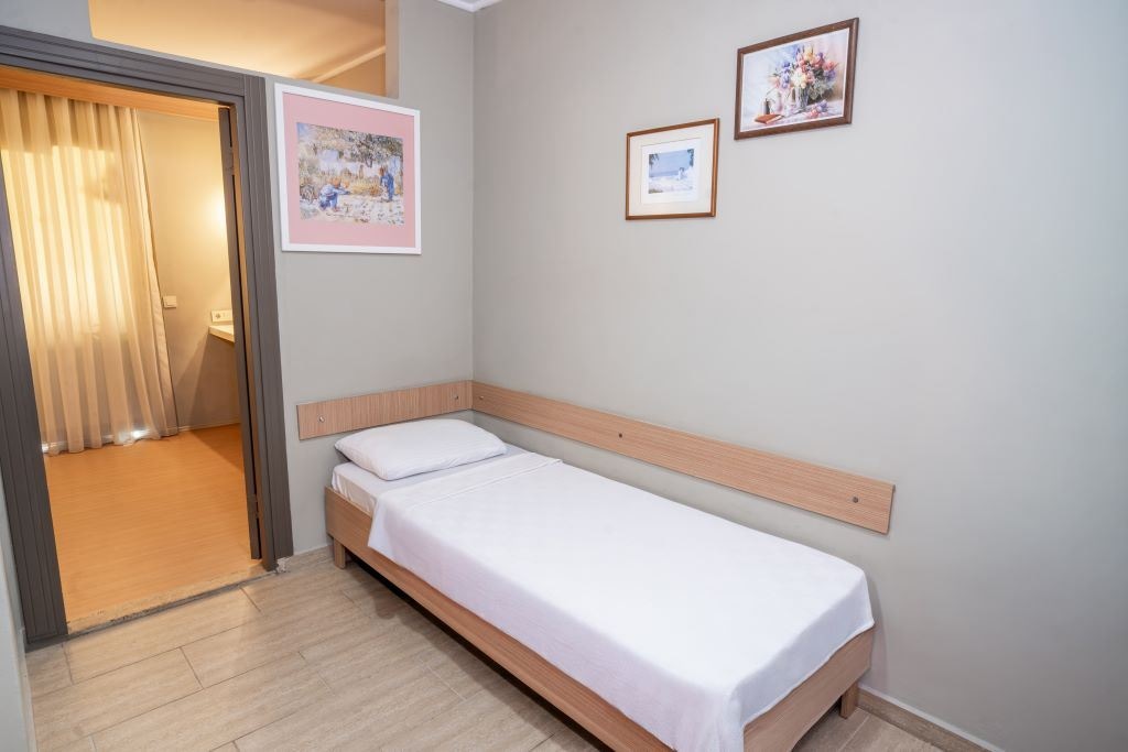 rooms-family-room-1-bedroom