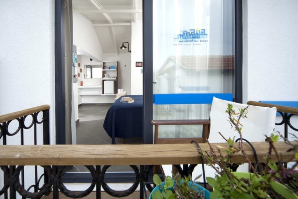 rooms-gardenview-room-balcony-or-terrace