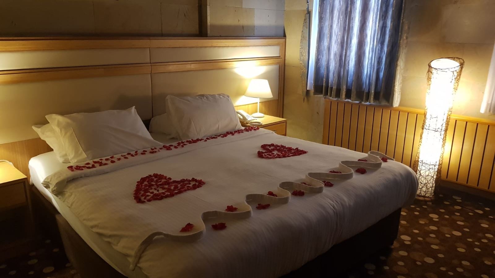 rooms-deluxe-cave-room