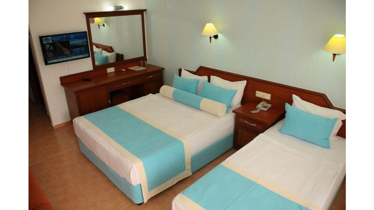 rooms-coral-room