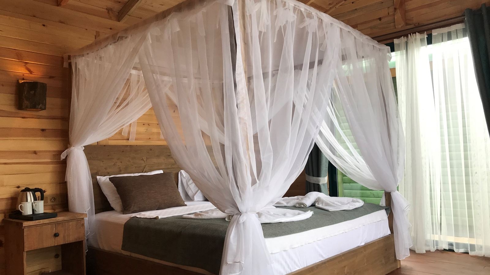 rooms-bungalow-sea-view-with-jacuzzi