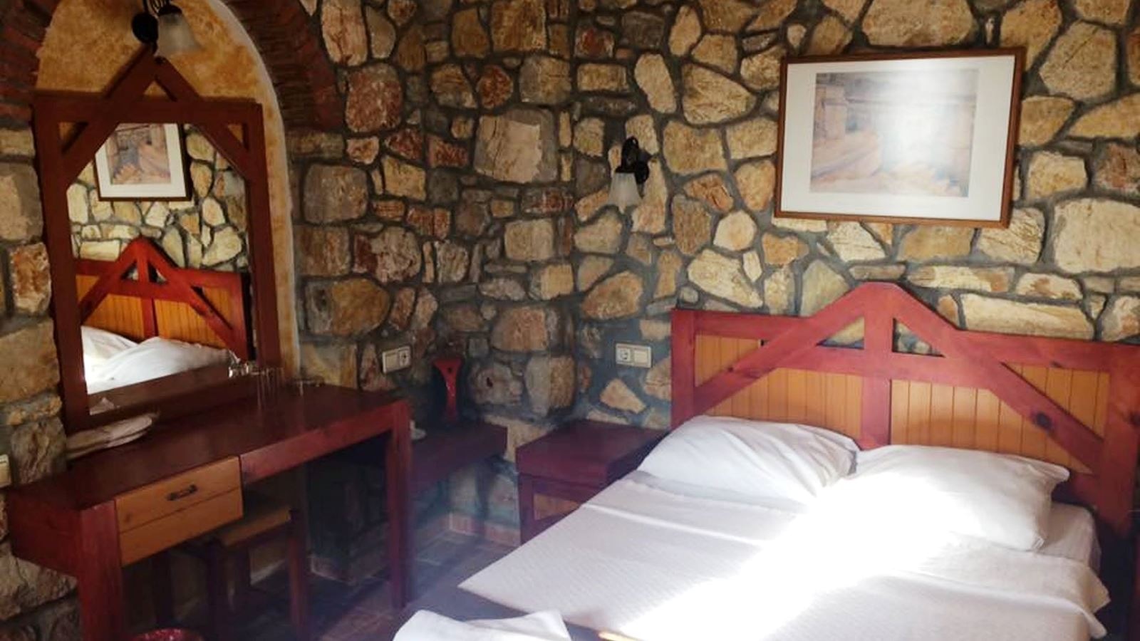 rooms-stone-land-view-room