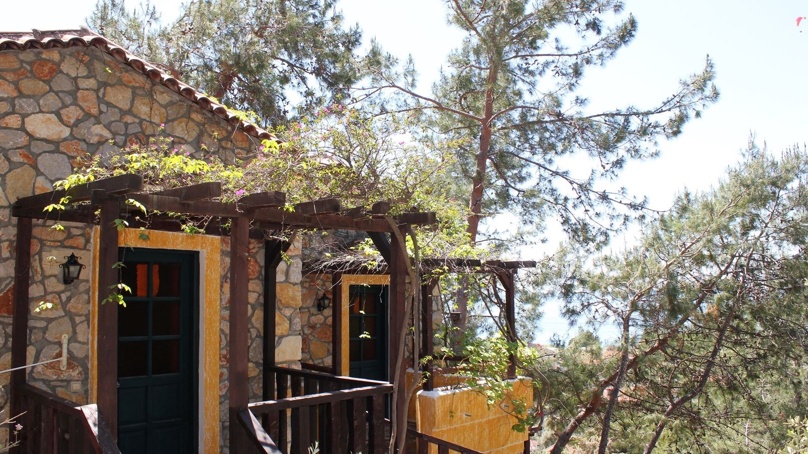 rooms-family-room-land-view