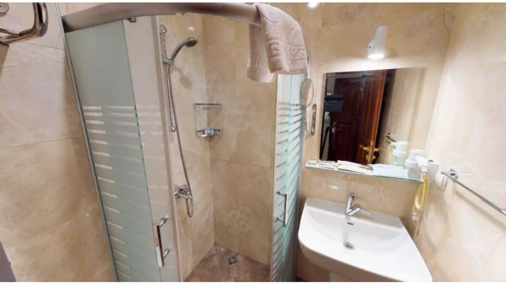 rooms-twin-room