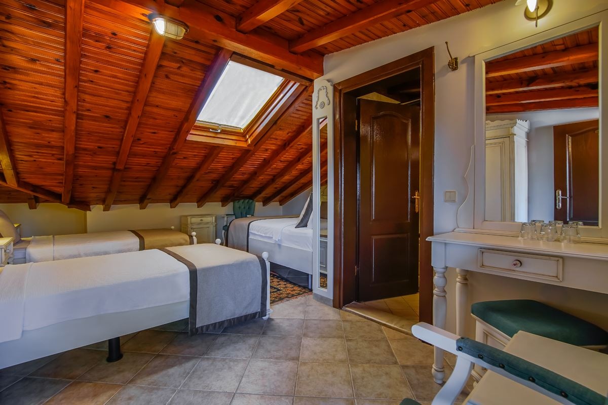 rooms-delux-with-jacuzzi