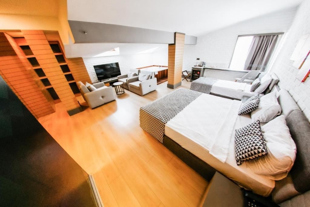 rooms-suite-with-spa-bath