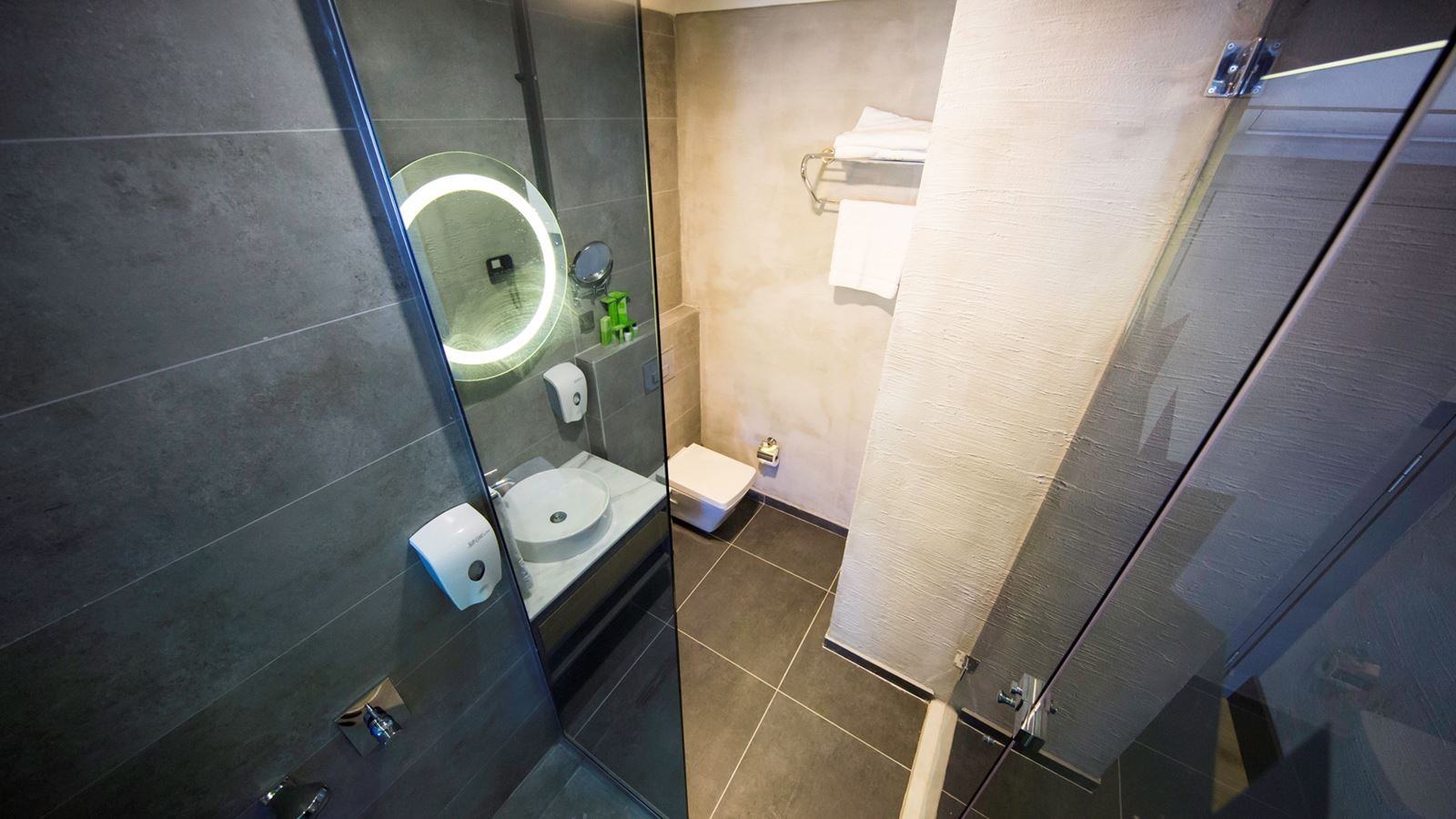 rooms-deluxe-comfort-with-balcony