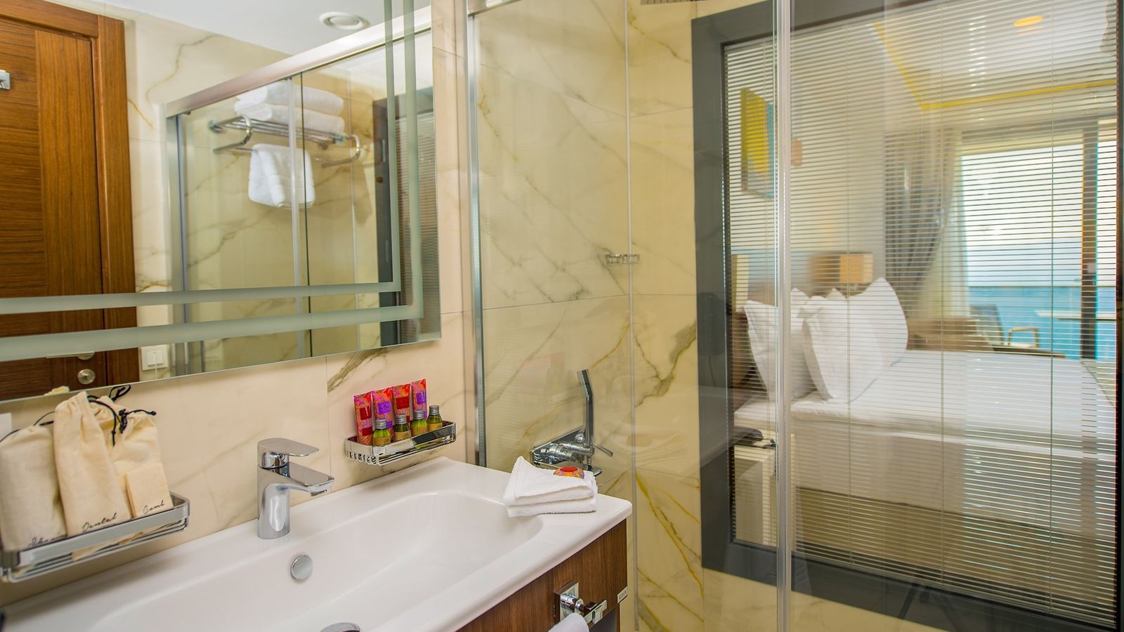 rooms-family-suit-oda