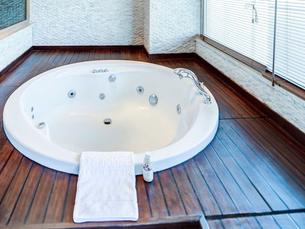 rooms-deluxe-land-view