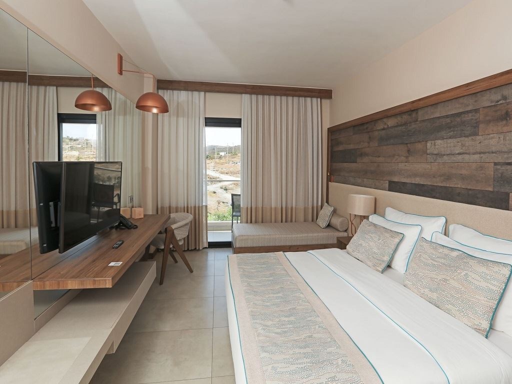 rooms-superior-landview-room