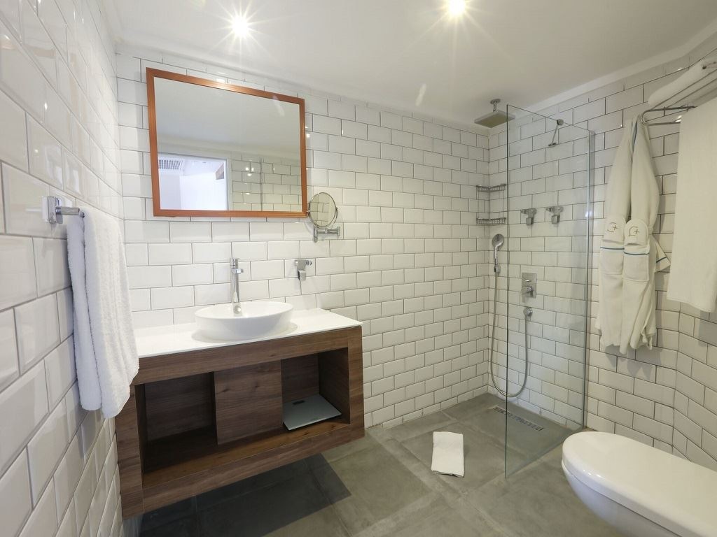 rooms-superior-sideseaview-room