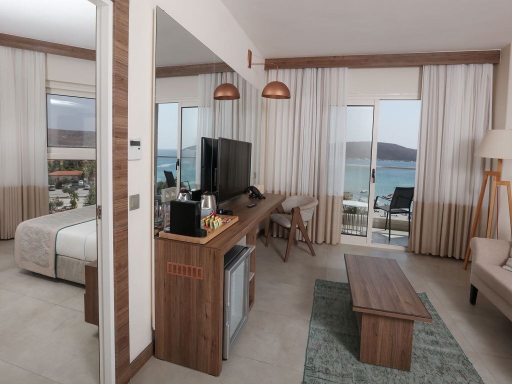 rooms-deluxe-seaview-room